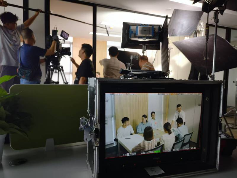开江县TVC拍摄公司：科技产品视觉化大师，诠释未来感与功能美学